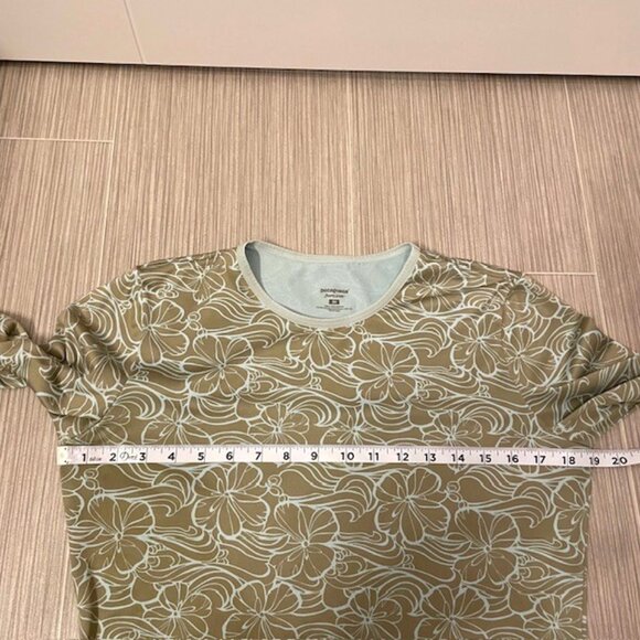 Women's Patagonia Capilene Long Sleeve Base Layer Top Medium Blue Green Floral - Picture 15 of 16